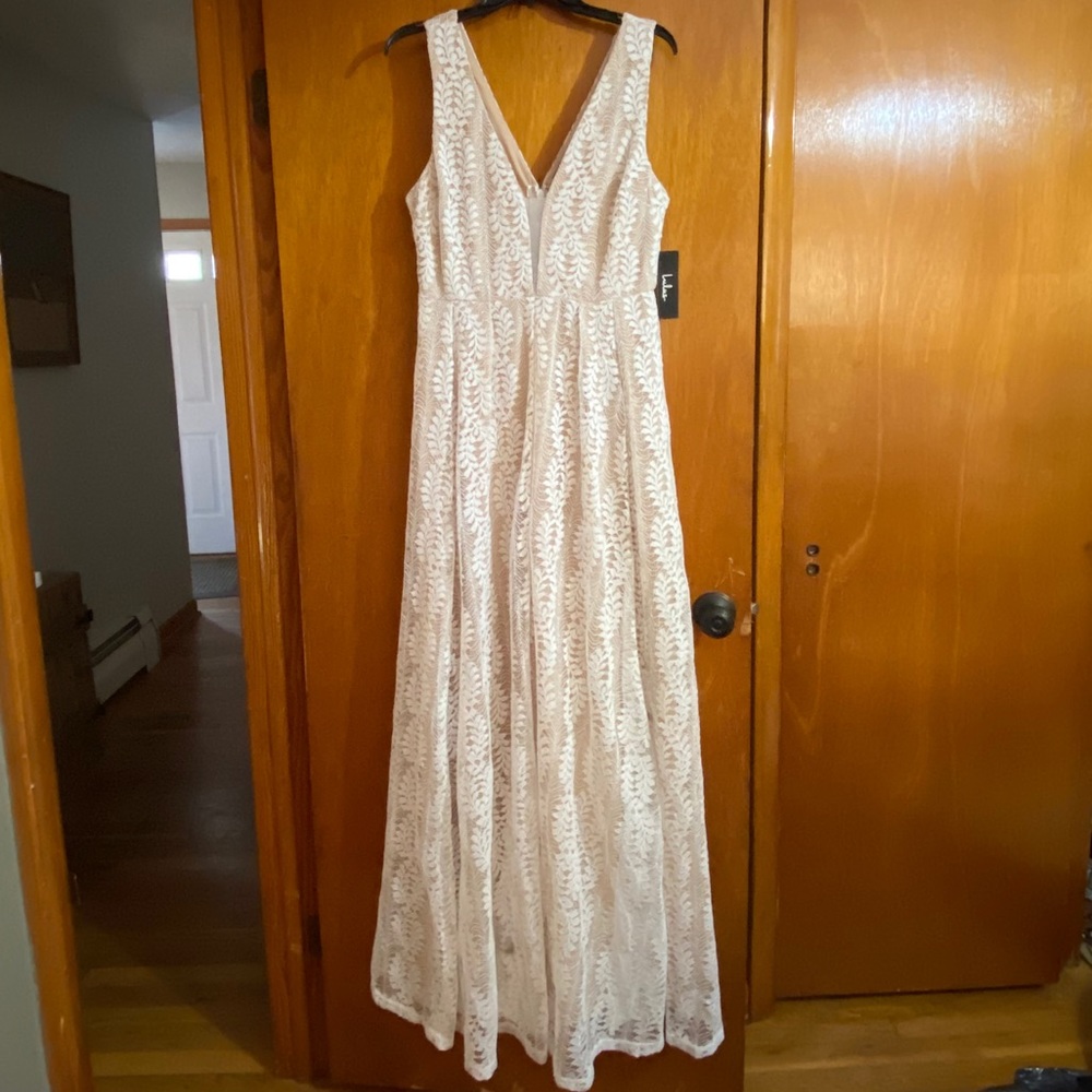 Lulus Eliana lace v-neck gown